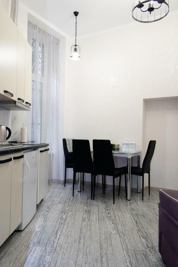 Apartment Barvy Lvova On Kostyushka St Eksteriør billede